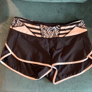 Speed Up Shorts Black & White Lululemon GUC sz 6